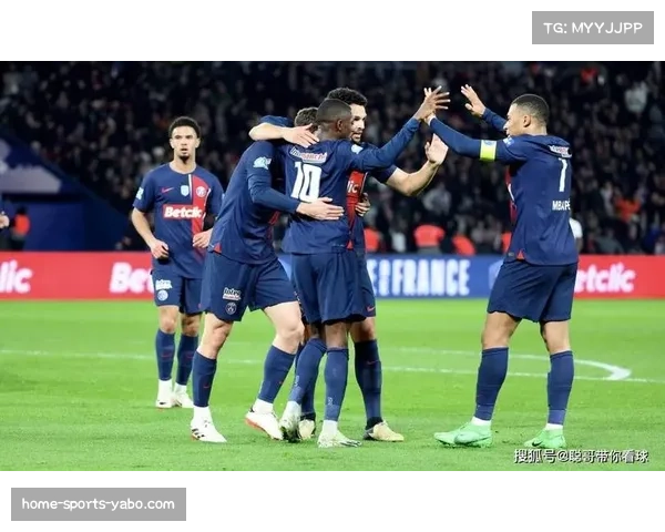 里昂对阵巴黎一役攻防转换节奏快,双方创造多次得分良机 里昂对阵巴黎一役攻防转换节奏快,双方创造多次得分良机